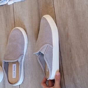Steve Madden l slides l Size 6 l Grey
